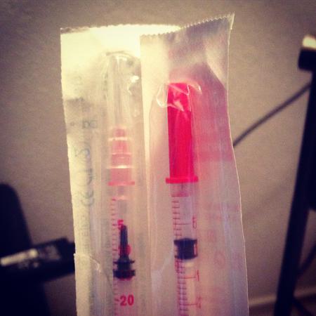 Found a few easier to use syringes (on the right). Will re-other those_ they make giving @nanothedog her shot_much_easier!_#day24_#syringe